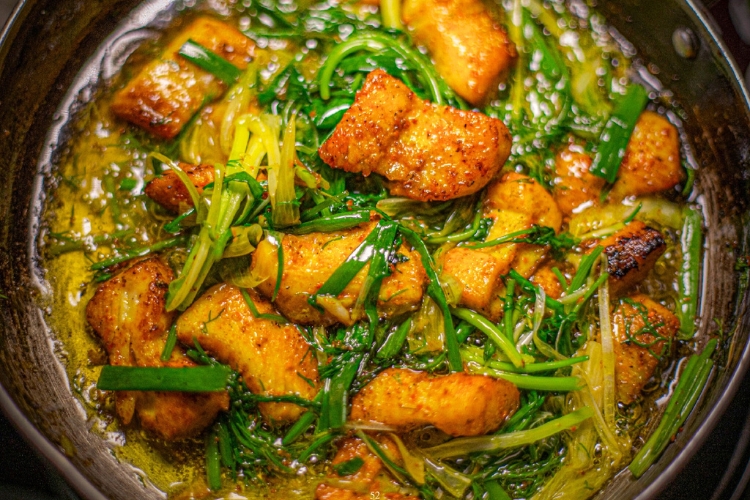 Cha Ca La Vong (Poisson vietnamien au curcuma, à l'aneth et aux nouilles)