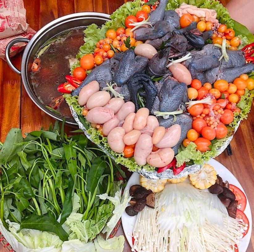 Lâu ga đen (Fondue au poulet noir)