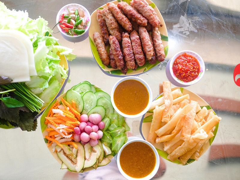 Nem nuong (Brochettes de porc grillé)
