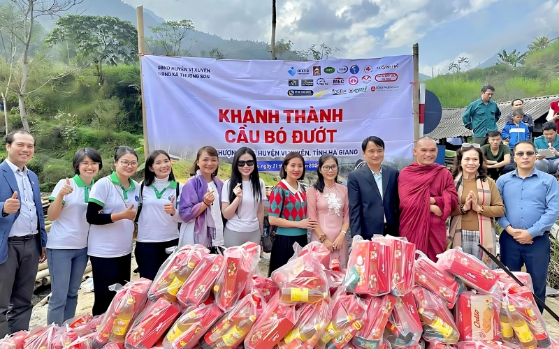 Une grande partie de la bénéfice de Horizon Vietnam sont consacré aux activités humanitaires