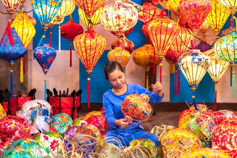 fabrication de lanterne a hoi an