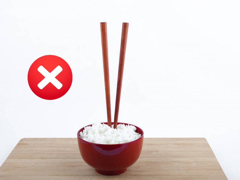Au Vietnam, il ne faut jamais planter ses baguettes dans un bol de riz