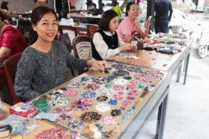 Marché aux pierres précieuses de Luc Yen