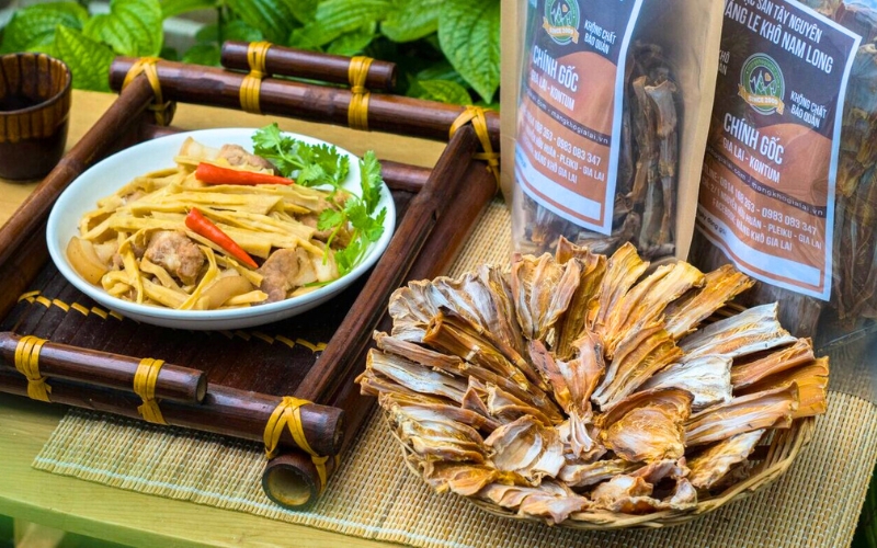 Pousses de bambou séchées (Mang le)