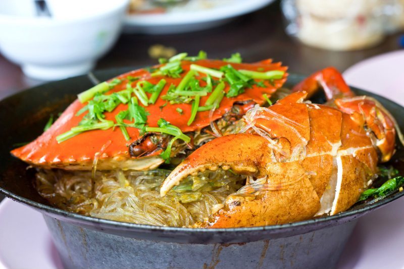 Mien xao cua – vermicelles transparents sautés au crabe, spécialité vietnamienne aux saveurs délicates